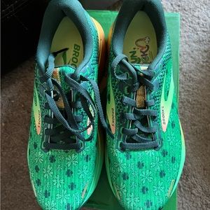 Brooks Ghost 14 shamrock shoes. New in box.